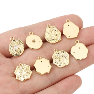 Pendenti floreali irregolari placcati oro 18k con zirconi per creazione gioielli fai-da-te