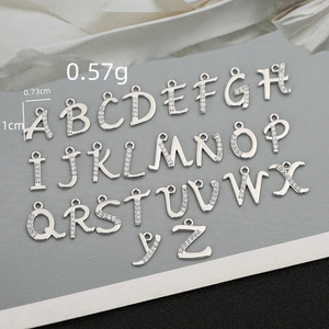 Set di 26 ciondoli a lettera A-Z placcati in argento con pietre di zirconia cubica
