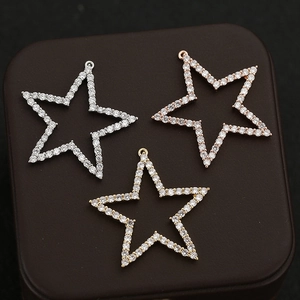 Pendentif Étoile Creuse Vintage pour la Fabrication de Bijoux Charme de Pentagramme en Cuivre Strass Micro Pave pour Collier Bracelet DIY Femme