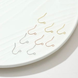 Ganchos para pendientes de latón chapado en oro 18k para joyería DIY en tres colores metálicos