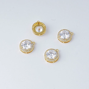 Lot de 4 breloques rondes dorées à l'or 18 carats avec halo de oxydes de zirconium