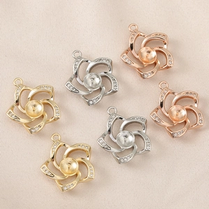 Colgante de flor de cobre chapado en oro de 18K con circonitas para creación de joyas