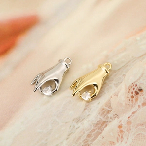 Elegant 18K gold hand shaped pendants with heart cut zircon stones in gold and silver