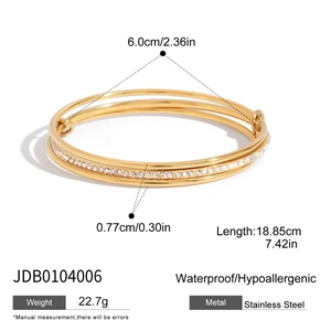 Dreiteiliges goldenes Edelstahl-Zirkon-Armreif-Set mit detaillierten Maßen