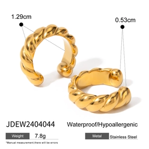 Set di ear cuff dorati in acciaio inossidabile ipoallergenico e impermeabile da donna