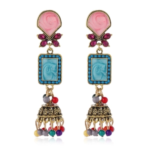 Vintage boho σκουλαρίκια με πολύχρωμο σμάλτο και φούντες καμπάνα σε λευκό φόντο