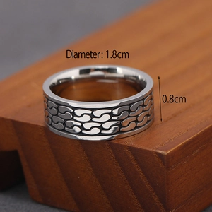 Vintage Herrenring aus Edelstahl mit geprägter Kettenstruktur und schwarzer Oxidation