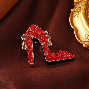 Retro gold elastic ring featuring a stylish red rhinestone high heel shoe charm