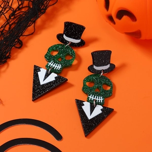 Halloween-Ohrringe mit glitzerndem Totenkopf und schwarzem Hut auf orangefarbenem Grund