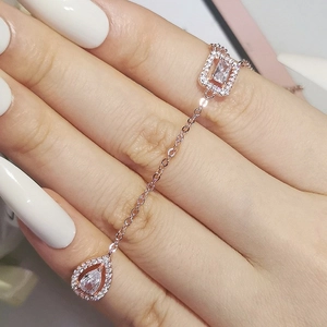 Elegant Y2K rose gold chain ring with square and teardrop cubic zirconia accents