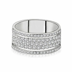Anillo de lujo con pavé de varias filas en color plata y circonitas cúbicas brillantes