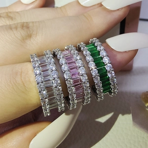Trois bagues d'éternité avec pierres baguette rose vert et clair serties de micro-pavé