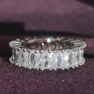 Luxury Copper Rhinestone Eternity Ring For Women Oval Cut Sparkling Full Diamond Band Wedding Engagement Fashion Jewelry