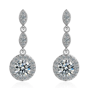 Elegante druppeloorbellen van zilver met zirkonia en halo-zetting in witgouden afwerking