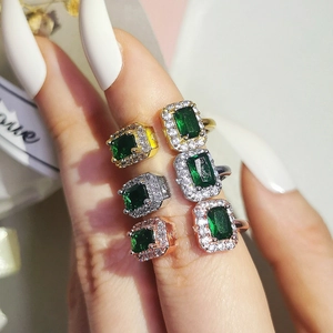 Verstellbare Ringe mit Smaragdschliff in Gold, Silber und Roségold mit Kristallbesatz