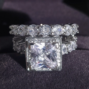 Ensemble de bagues de mariage en argent avec diamant carré halo et anneau d'éternité