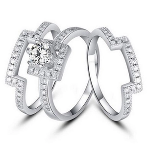 Juego de tres anillos de boda de plata con diamante redondo y cristales pavimentados