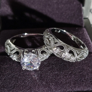 Set de anillos vintage calados con piedra redonda principal estilo palacio