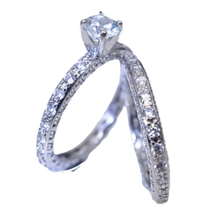 Conjunto de anillos de boda clásicos de circonita plateada con piedras brillantes