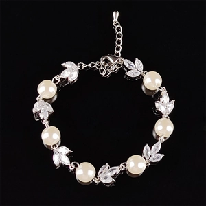 Elegant pearl and marquise zircon bracelet with adjustable metal chain for women