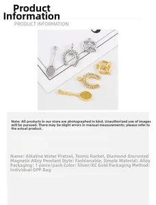 Makroaufnahme von Legierung-Anhängern wie Tennisschläger und Brezel in Silber und Gold