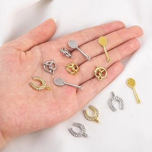 Pendentifs bijoux DIY avec raquettes de tennis diamantées et fer à cheval en or et argent