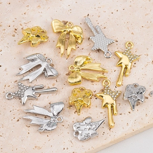 Détails de pendentifs métalliques en étoile et nœud avec strass pour création de bijoux