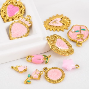 Pendentifs cœur et fleur en émail rose dorés pour création de bijoux DIY