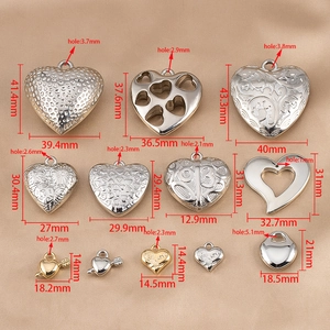 Varietà di ciondoli a cuore CCB in oro e argento per la creazione di gioielli DIY