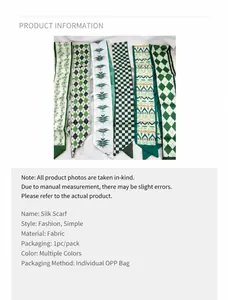 Detailweergave van meerdere groene patronen, inclusief geometrische en florale zijden sjaals