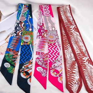 Drie elegante twilly sjaals met bloemen- en geometrische patronen voor haar of tassen