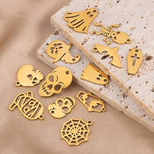 Halloween-Anhänger Set aus vergoldetem Edelstahl mit Totenkopf und Fledermaus für Schmuck