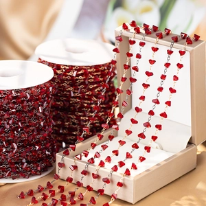 Cadena de cuentas de cristal rojo en oro, plata y negro para creación de joyas