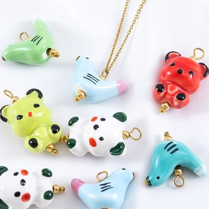 Pendentifs animaux en céramique colorée, ours et oiseaux avec anneaux dorés pour bijoux DIY