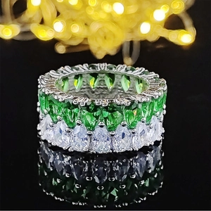 Anello eternity a doppia fila con zirconi verdi e bianchi a forma di goccia raffinata