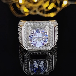 Luxurious men's square ring in silver finish with pavé stones and center gemstone