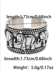 Detail showing dimensions of vintage silver elephant ring with 1.73cm width and 5g weight