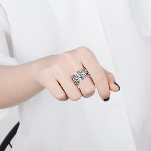 Vintage silver elephant relief wide open ring featuring a minimalist ethnic style design