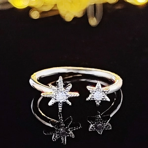 Bague étoile argentée ajustable pour femme avec pavé de zircons blancs et style épuré