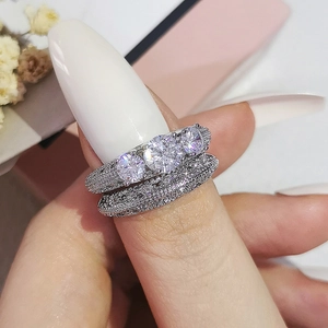 Conjunto de anillos de boda de plata 925 con tres piedras de moissanita redondas