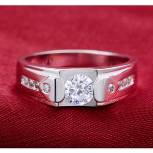 Bague classique en argent pour homme avec grande pierre ronde et accents diamants