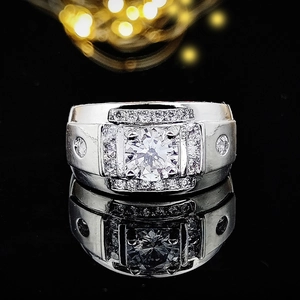 Bague vintage pour hommes en argent avec grand solitaire rond et accents de diamants