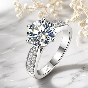 Klassieke S925 sterling zilveren ring met zespuntige zetting en een ronde steen