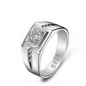 Herrenring aus S925 Sterlingsilber mit großem rundem Solitärstein in quadratischer Fassung