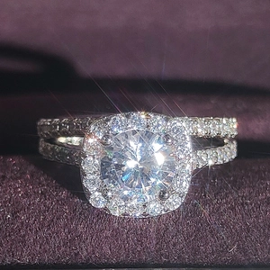 Luxury Silver Plated Copper Zirconia Engagement Wedding Rings Round Halo Design Bridal Jewelry For Women Valentine's Day Gift