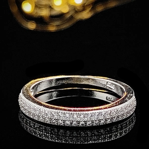 Luxury S925 sterling silver oval ring with pavé diamonds and clear S925 hallmark