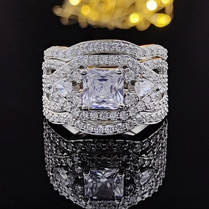 Luxury 3-in-1 bridal set with princess cut square diamond and pavé setting rings