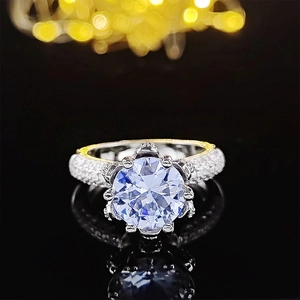 Classic six-prong round zircon engagement ring with pavé stones and gold inner band