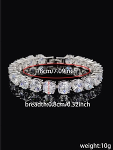 Detailweergave van zilveren tennisarmband met 0,8 cm zirkonia en maataanduiding