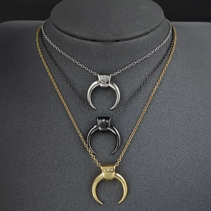 Colliers pendentifs en corne irrégulière or argent et noir avec micro-diamants incrustés